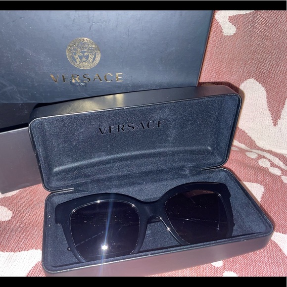 COPY - Versace Sunglasses - Picture 4 of 12